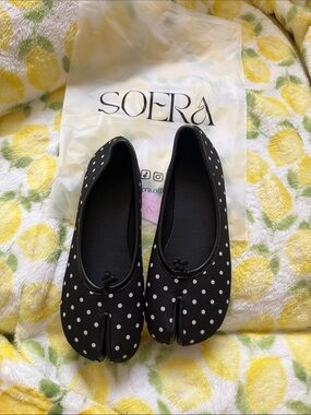 Soera Black Polka Dot Split-Toe Ballet Flats